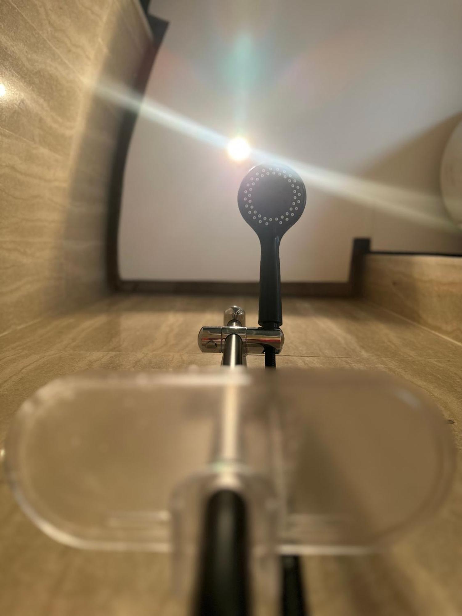 Modern 1-Bedroom Apartment In Zamalek Visits Allowed Kahire Dış mekan fotoğraf