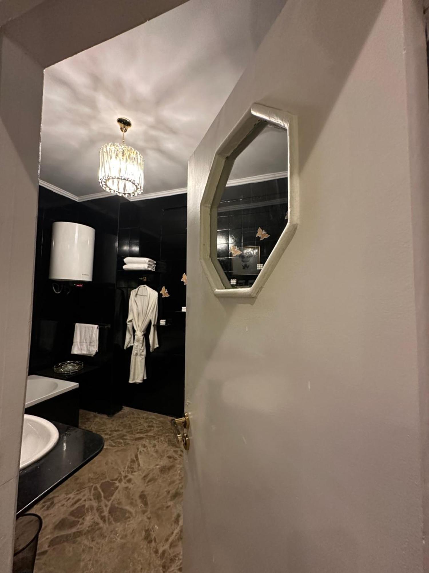 Modern 1-Bedroom Apartment In Zamalek Visits Allowed Kahire Dış mekan fotoğraf
